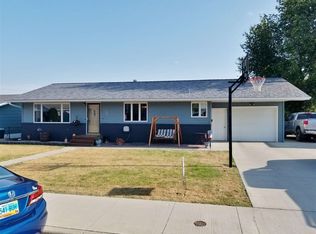 344 6th St SE, Rugby, ND 58368