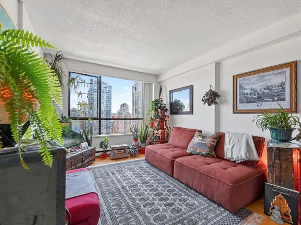 1189 Howe St #2004, Vancouver, BC V6Z 2X4