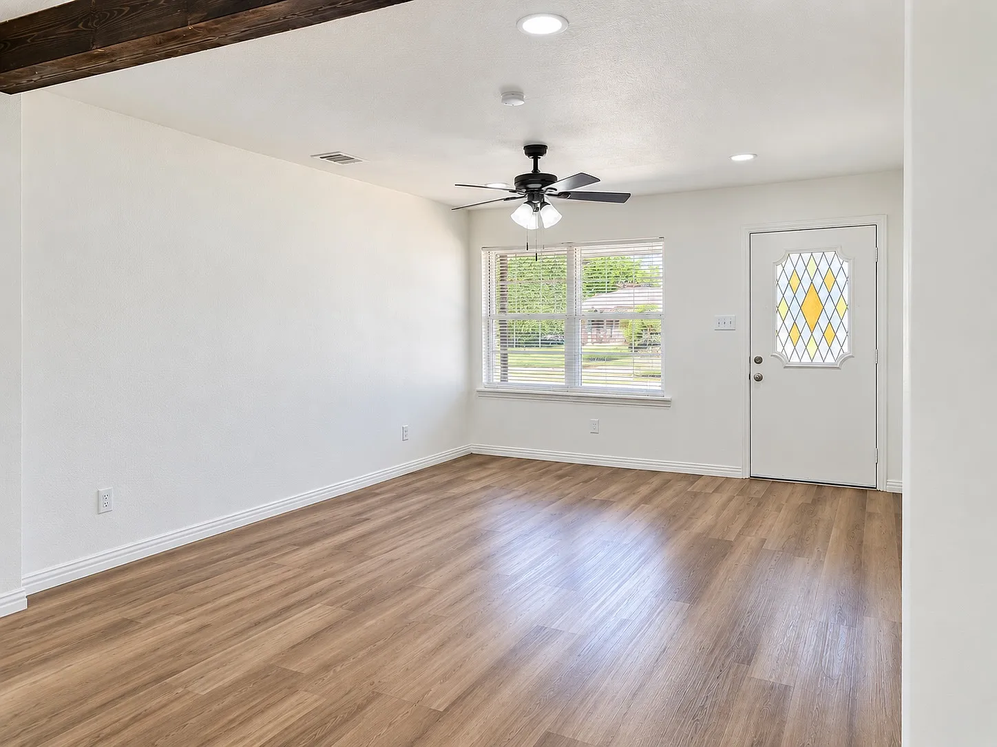 3 bed, 1153 sqft, $1,925 — Photo 4