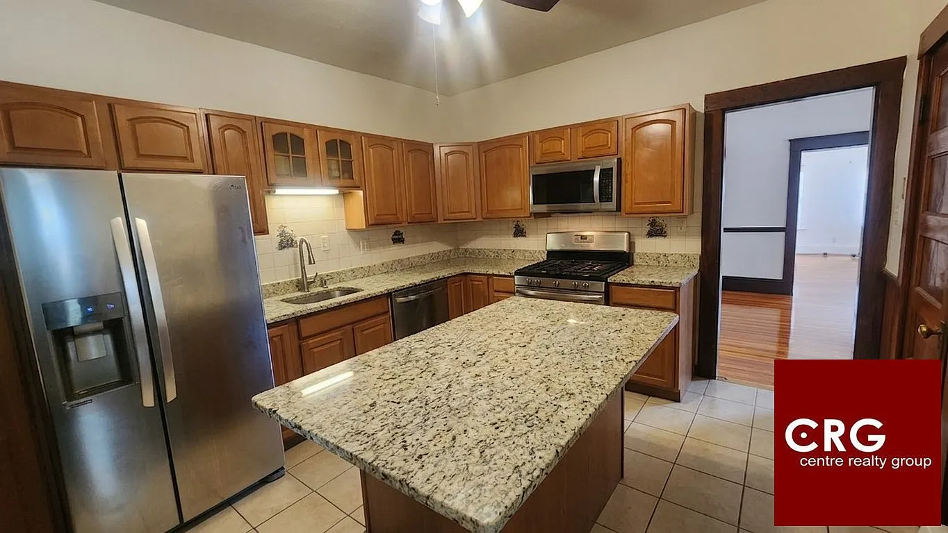 4 bed, 1.0 bath, 1575 sqft, $3,500 — Photo 2