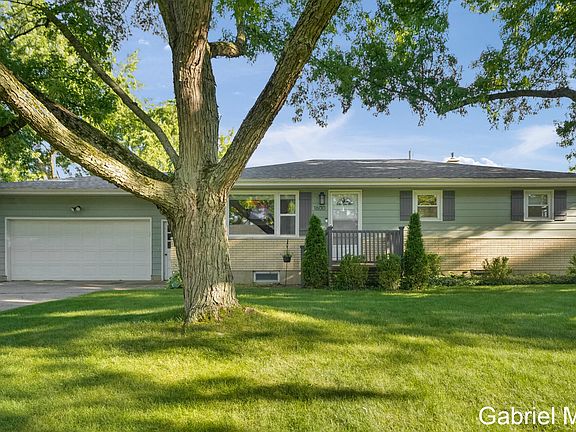 2nd image of 1600 Barbara Ann Dr
