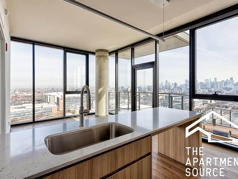 513 S Damen Ave — Photo 4