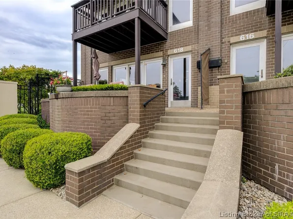 618 W Riverside Drive, Jeffersonville, IN 47130