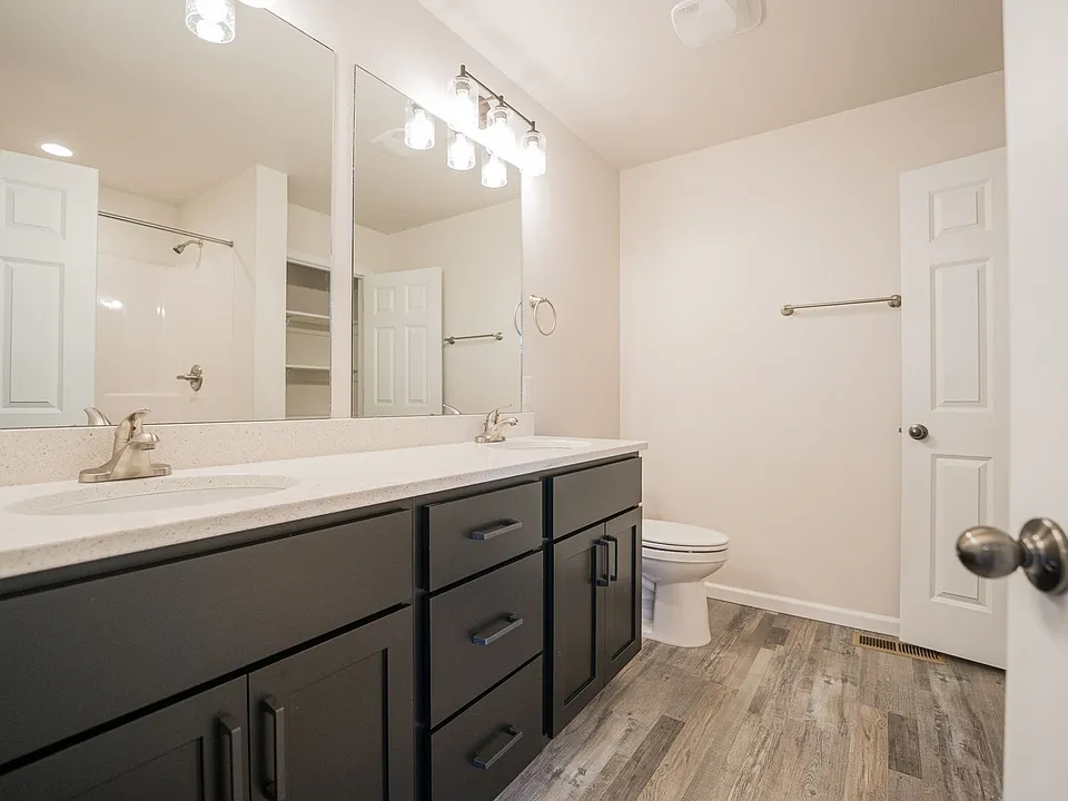 3810 Lillian Ct SE