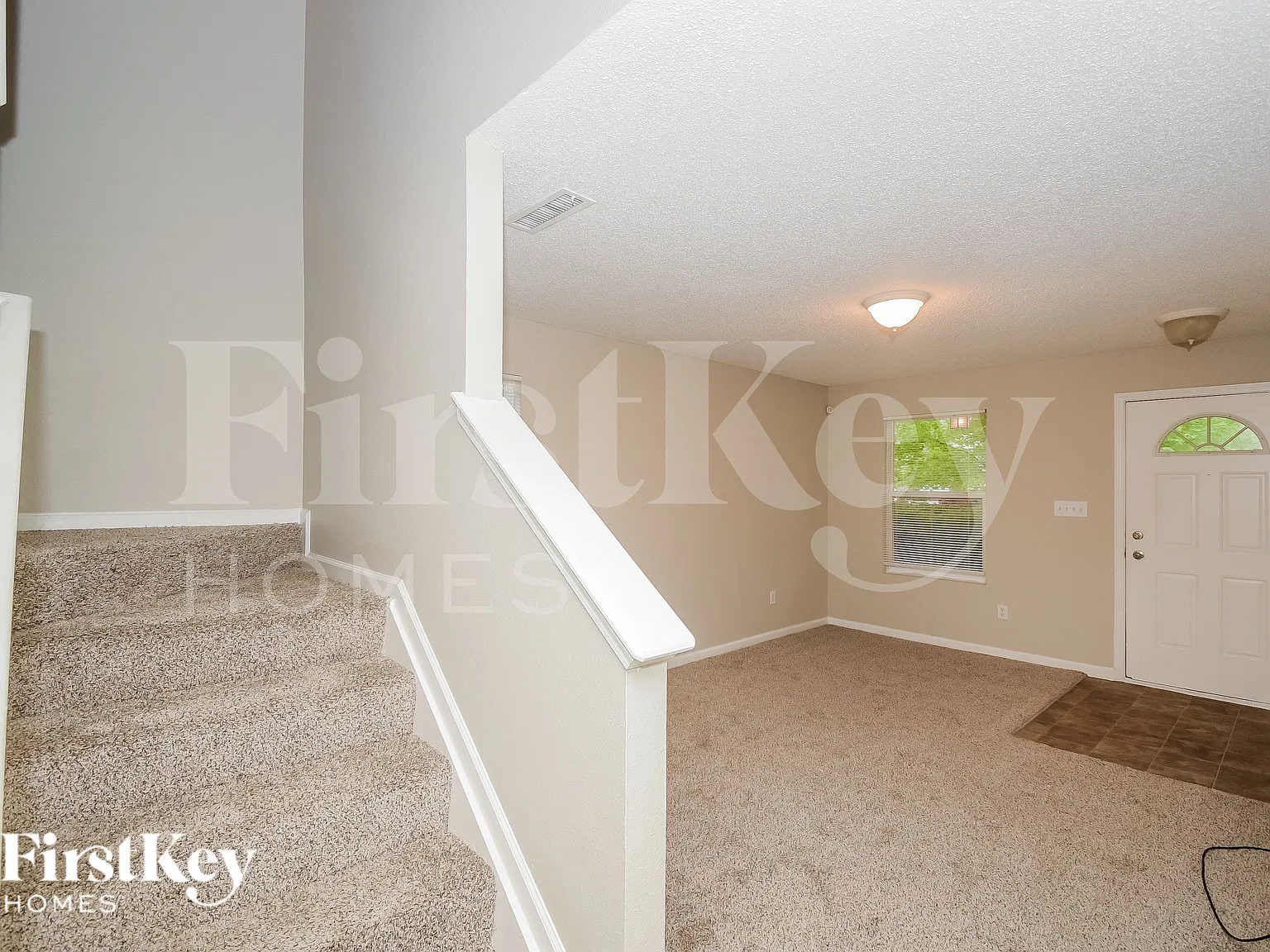 4 bed, 2.5 bath, 1992 sqft, $2,285 — Photo 2