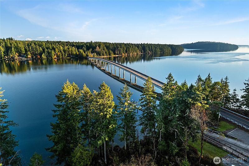 2nd image of 1011 E Sunset Hill Road