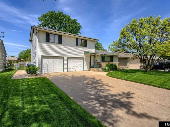 1852 E 19th St, Fremont, NE 68025