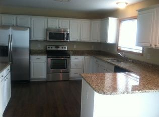 6220 NW 95th St, Johnston, IA 50131