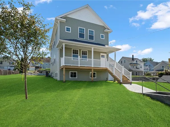 392 Grove St, Woonsocket, RI 02895