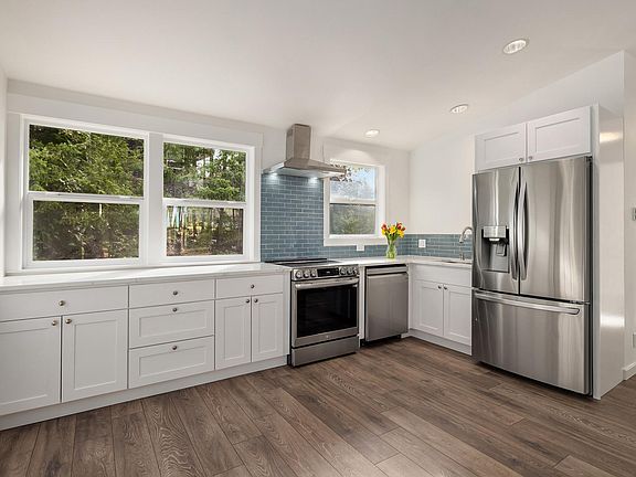 2nd image of 1574 NE Park View Dr #5