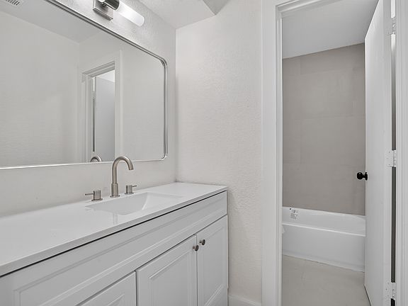 5th image of 800 Treadwell Ct #802B