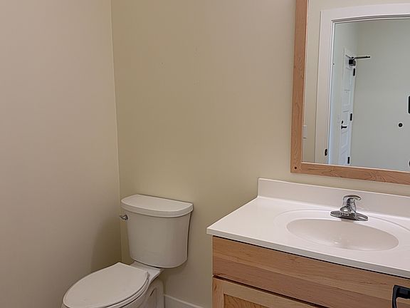 5th image of 560 Railroad St #12