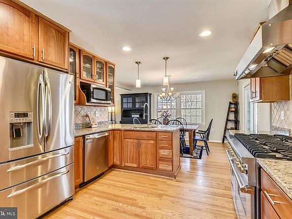 2nd image of 1438 Woodacre Dr
