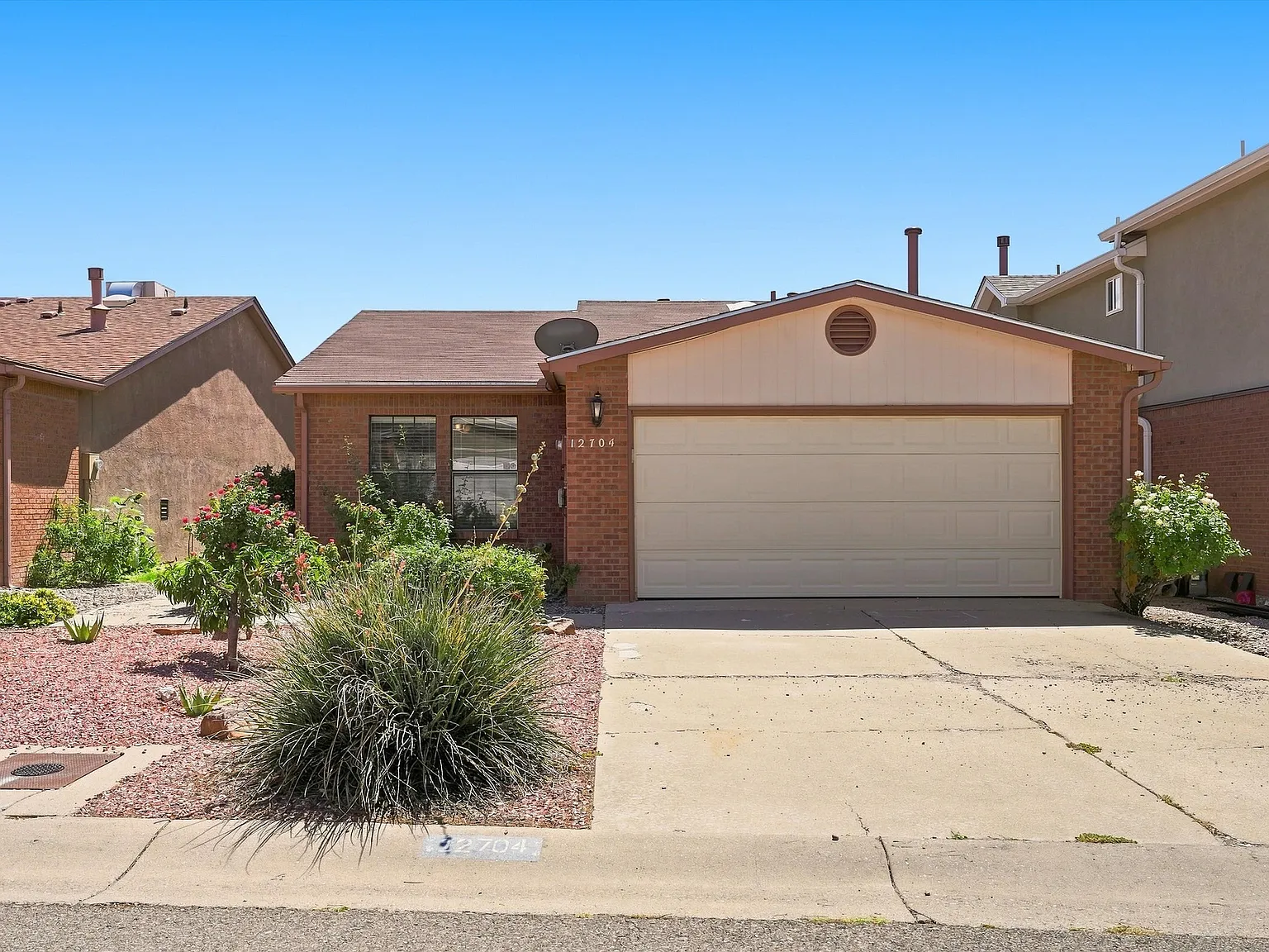 3 bed, 1379 sqft, $2,300 — Photo 1