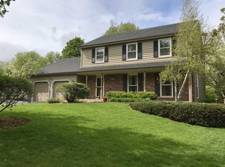 1450 Gaslight Dr, Algonquin, IL 60102