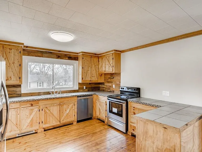 503 N Church St — Photo 3