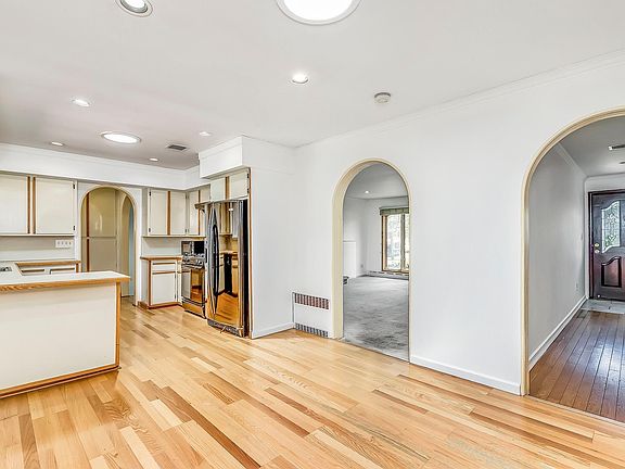 3rd image of 22 McConnell Ave