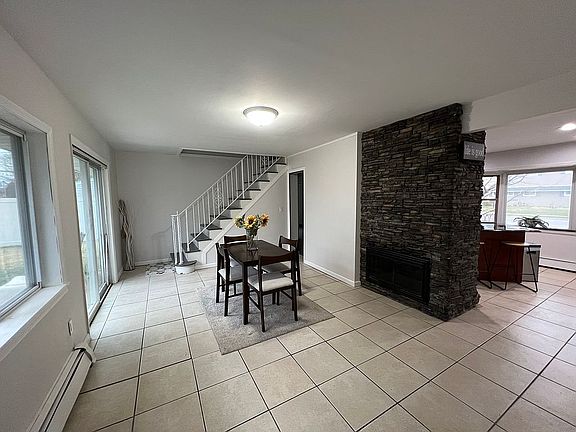5th image of 289 Elm Dr S