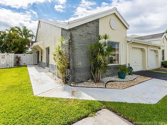 4th image of 1100 SW 110th Ln