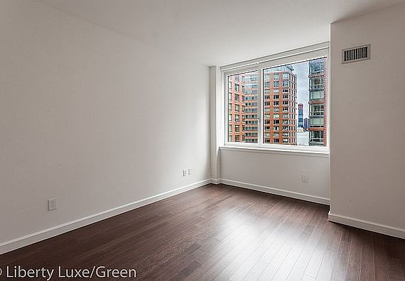 5th image of 200 E End Ave APT 4B