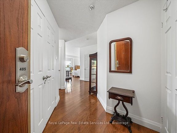 3rd image of 2511 Lakeshore Rd W #405