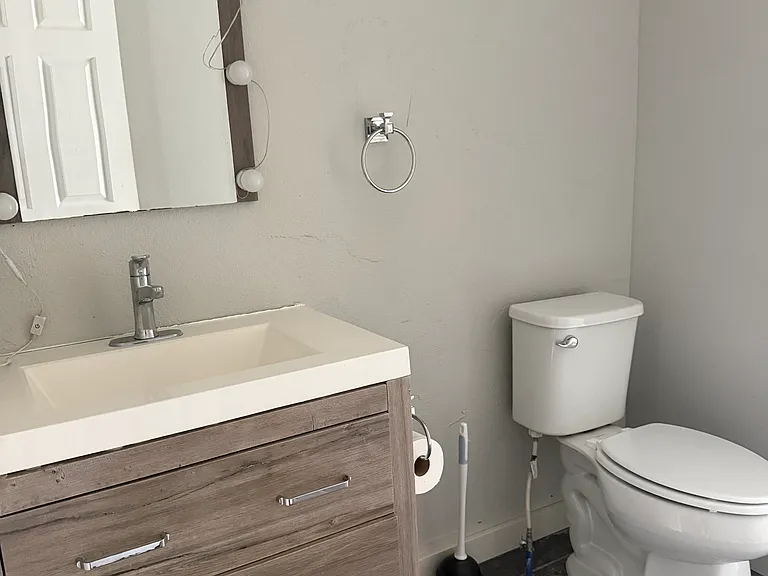 211 Sterling St — Photo 16