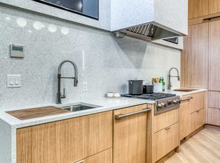 55 9a St NE #808E, Calgary, AB T2E4K7