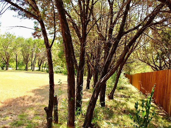 5th image of 4902 Village Dr