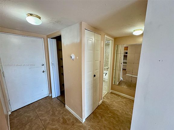 3rd image of 2821 Somerset Dr APT 407