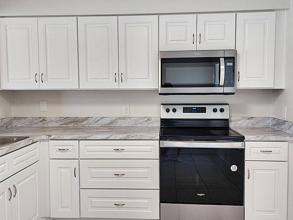 3rd image of 609 Estrada Ln