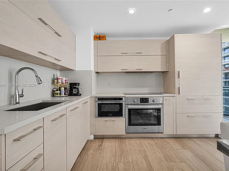45 SW 9th St #2901 — Photo 4