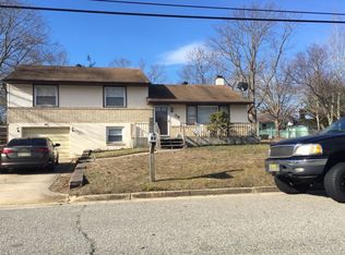 38 Locker St, Bayville, NJ 08721