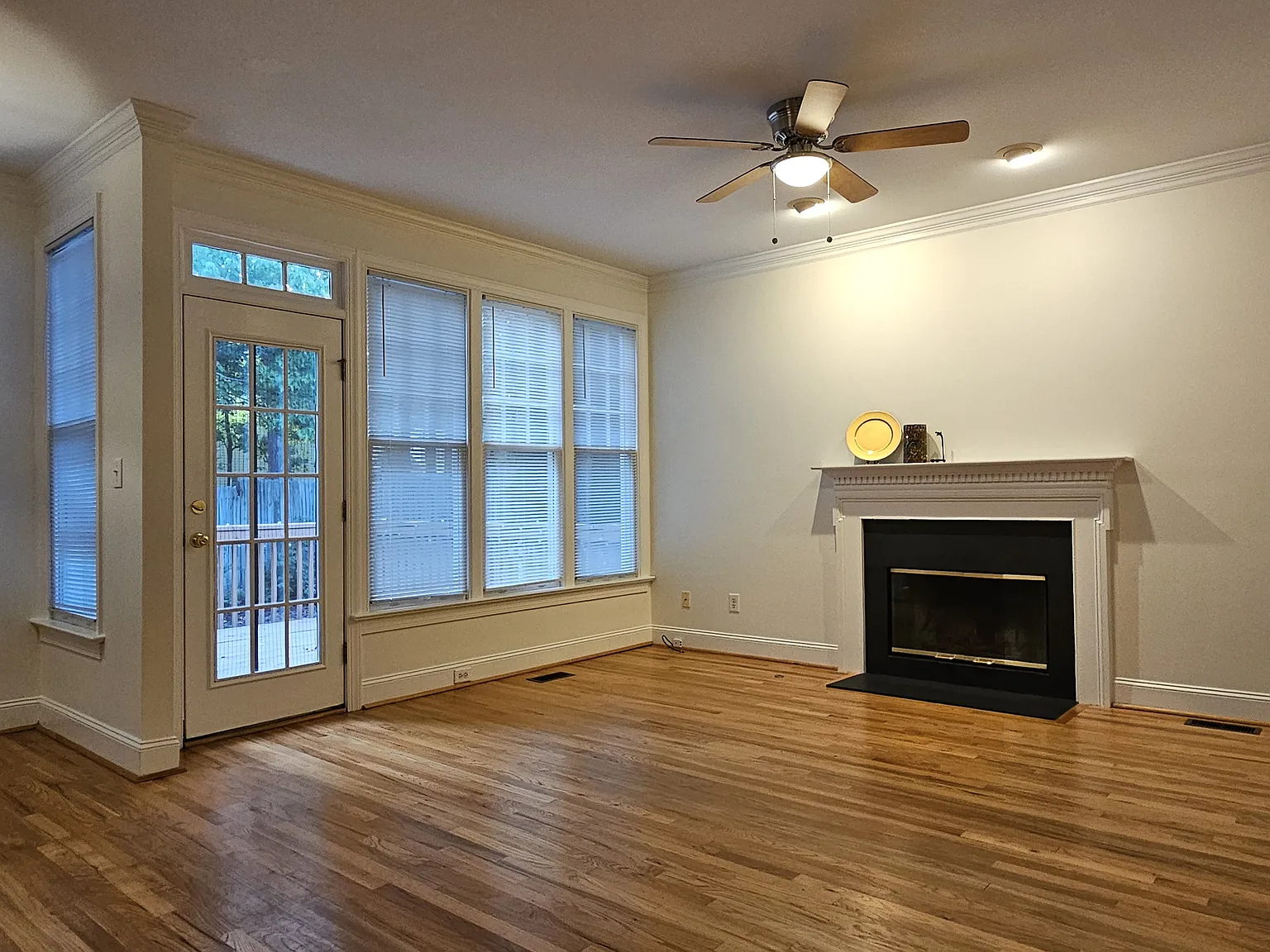 4 bed, 2.5 bath, 2400 sqft, $2,800 — Photo 3