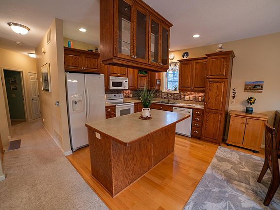 4th image of 753 Holton Ave