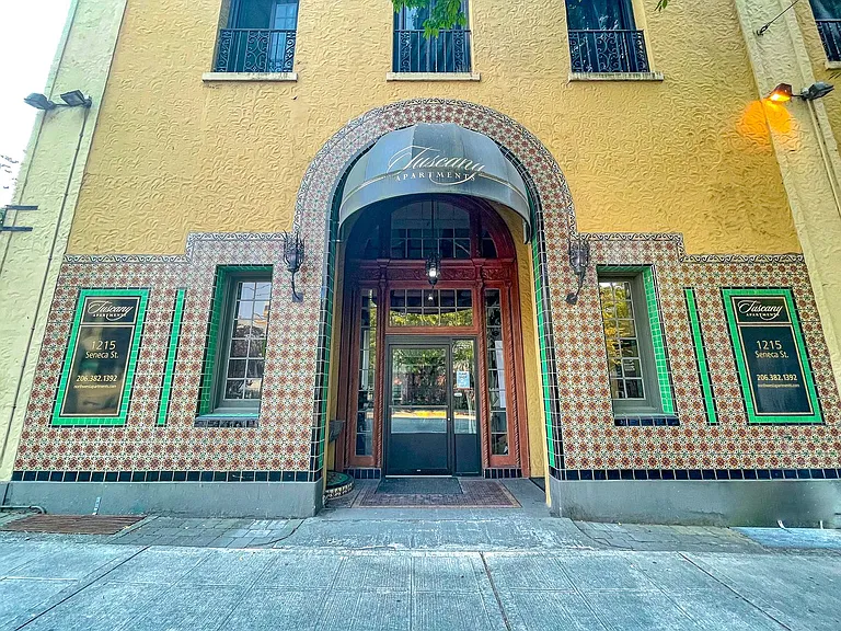 Tuscany Apartments — Photo 15
