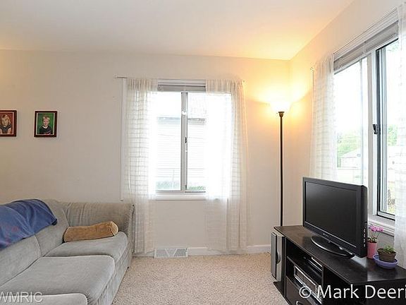 3rd image of 15394 Moreland St