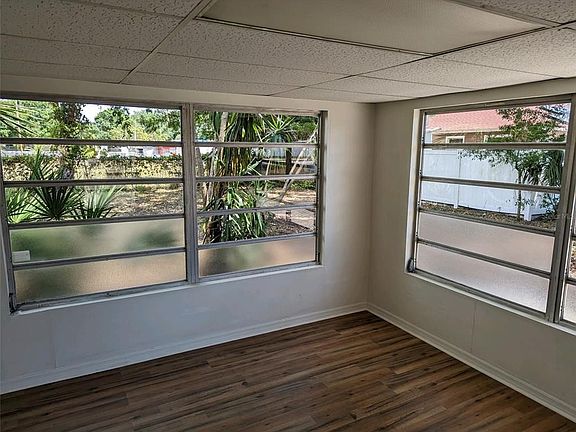 4th image of 820 Pompano Ave