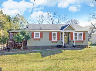 57 Smith St, Hartwell, GA 30643