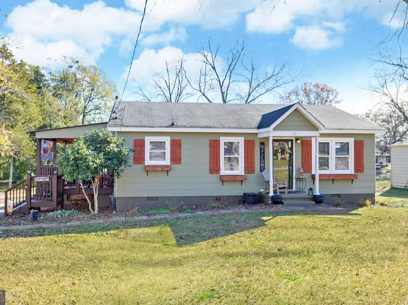 57 Smith St, Hartwell, GA 30643