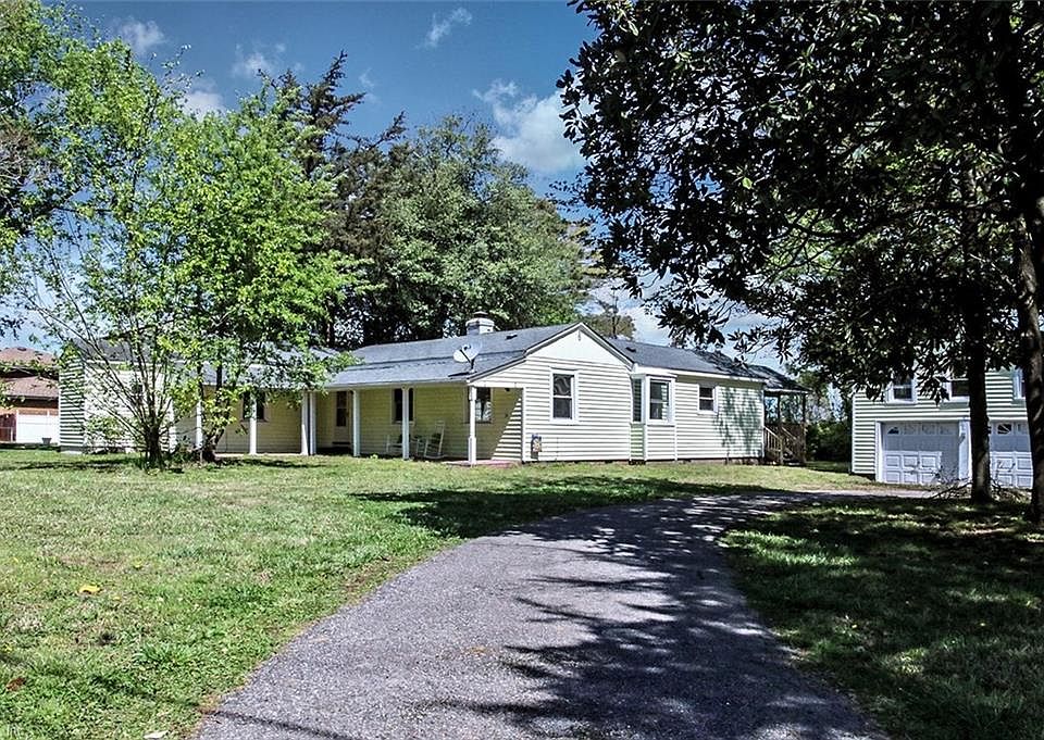 Welcome to 1220 Corbell Avenue, located in Norfolk with easy access to interstates, shopping, and dining.