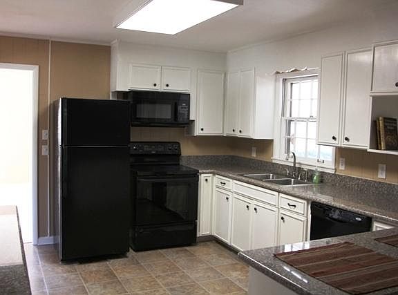 3rd image of 903 W Northfield Blvd