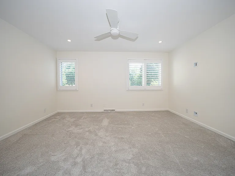 116 Montrose Ave #H — Photo 31