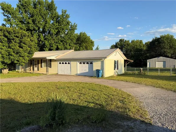 4392 County Road 2400, Coffeyville, KS 67337