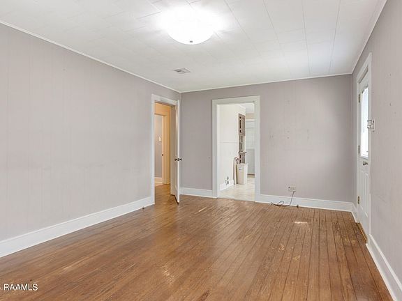 4th image of 311 Ernest St