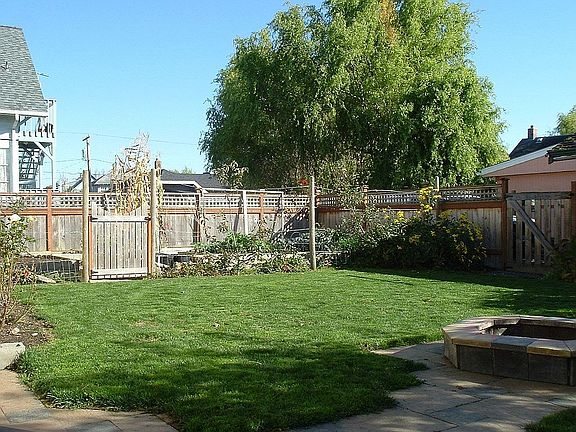 Fully Fenced private, peaceful back yard