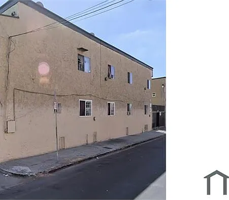 3 bed, $2,400 — Photo 3