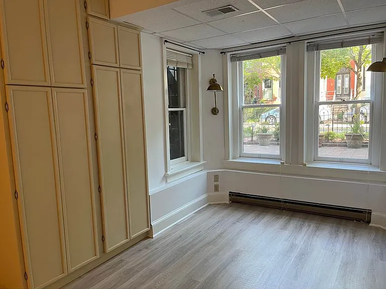 413 Constitution Ave NE — Photo 25