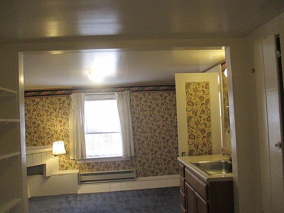 3rd image of 519 1/2 Faxon Ave