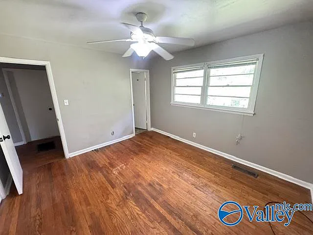 1114 Retlaw St NW — Photo 10