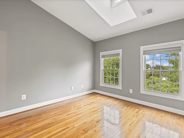 10363 Gershwin Ct — Photo 25